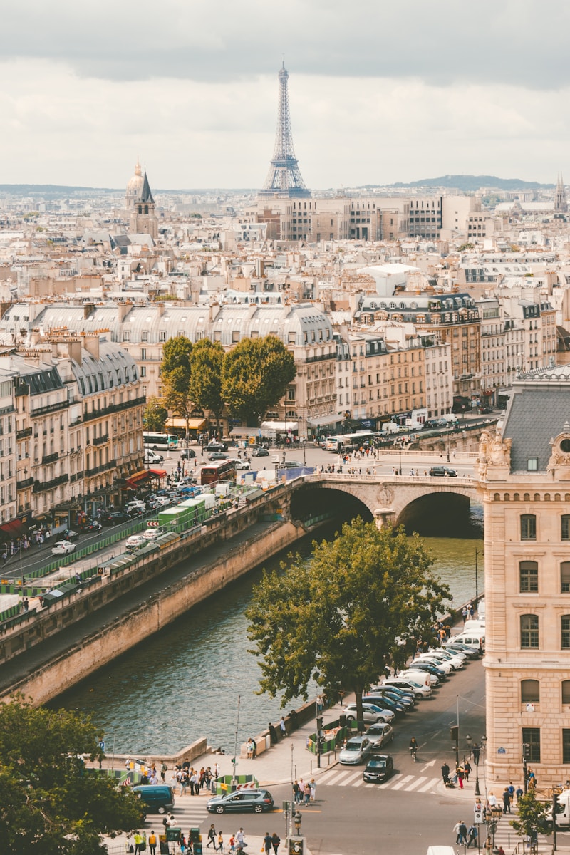 Tout ce qu'on trouve en France est sur Internet : Un Monde Connecté à Portée de Clic