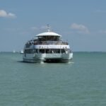 découvrez nos croisières en catamaran pour une expérience inoubliable sur l'eau, entre détente, aventure et paysages magnifiques.